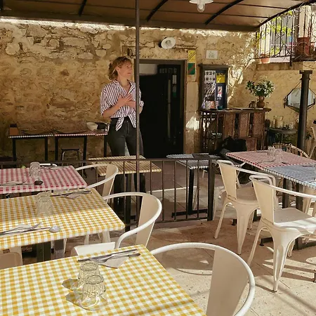 Chez Rosette De Lussan Hotel 2*