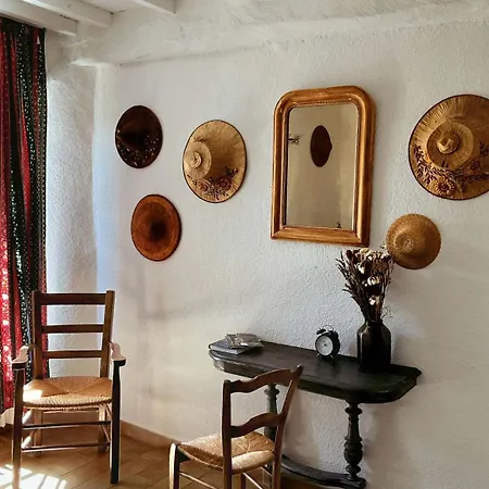 Hotel Chez Rosette De Lussan Lussan (Gard)