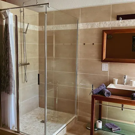 Hotel Chez Rosette De Lussan Lussan (Gard)