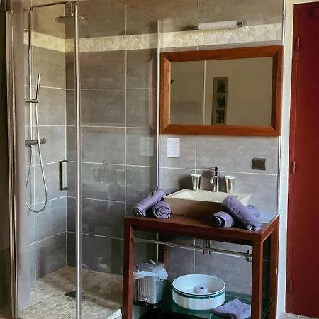 Hotel Chez Rosette De Lussan 2*